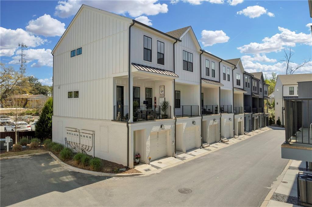 152 Chestnut Cir., Atlanta, GA 30342