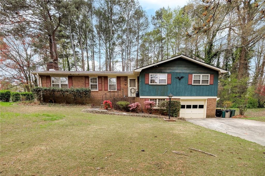 835 Castlewood Dr., Woodstock, GA 30189