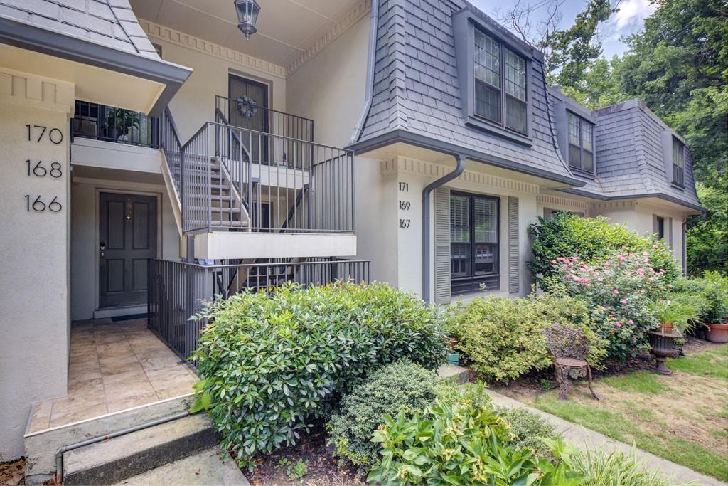 166 Maribeau Sq., Atlanta, GA 30327
