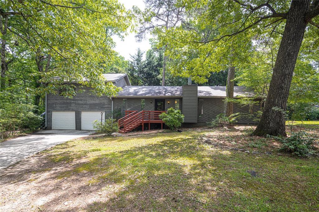 633 Iris Rd., Pine Lake, GA 30072