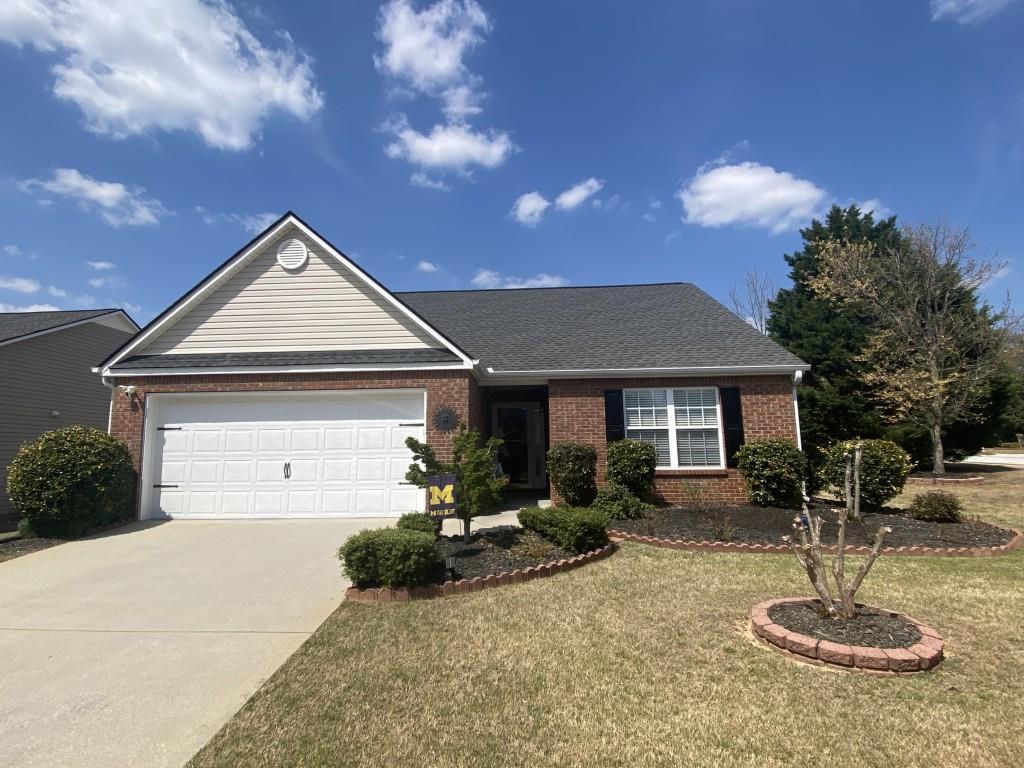 967 Village View Cir., Loganville, GA 30052