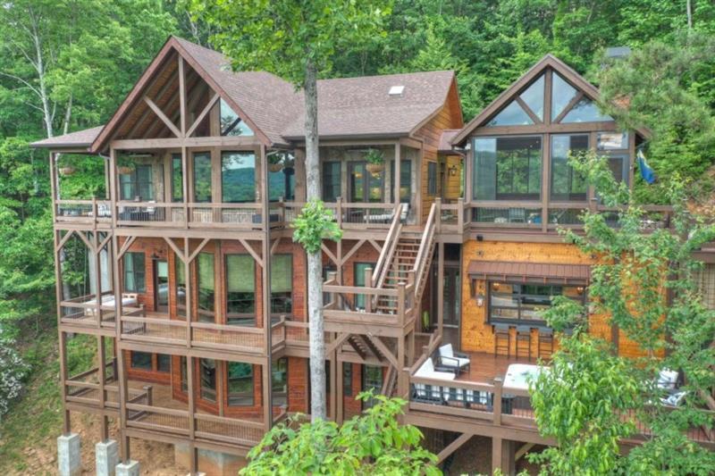 436 Geronimo Rd., Blue Ridge, GA 30513