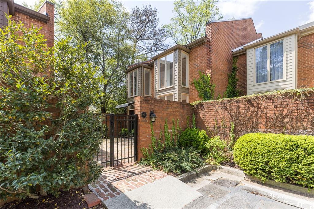 49 Willow Glen, Atlanta, GA 30342