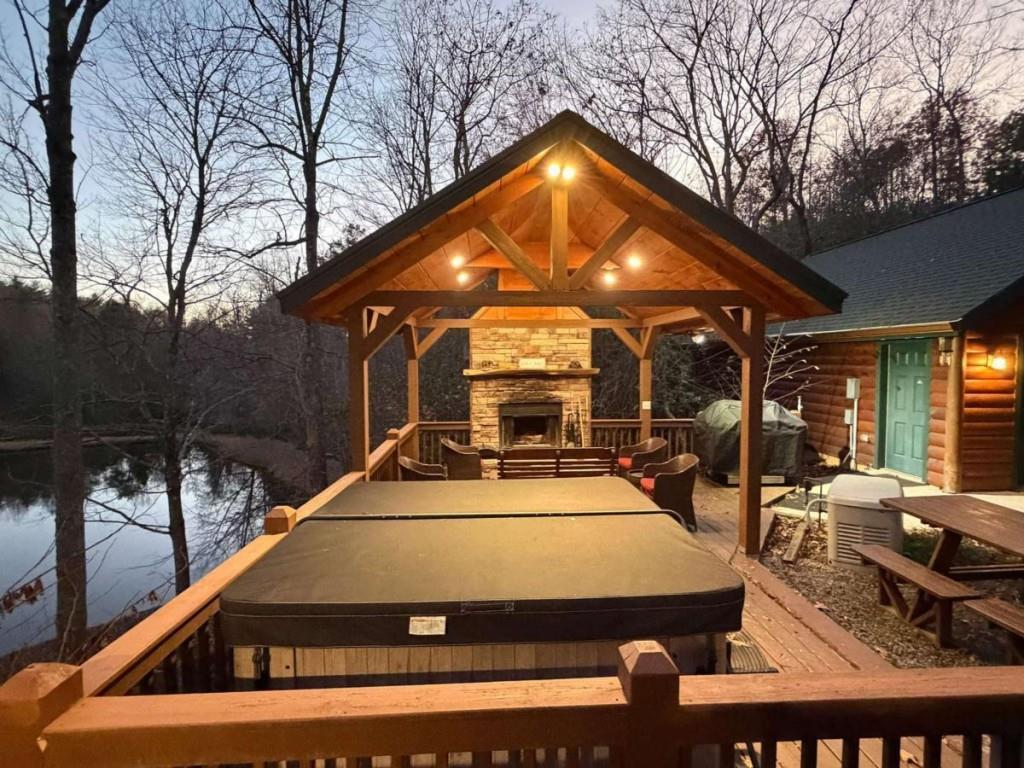 35 Wunder Bear Ridge Rd., Morganton, GA 30560