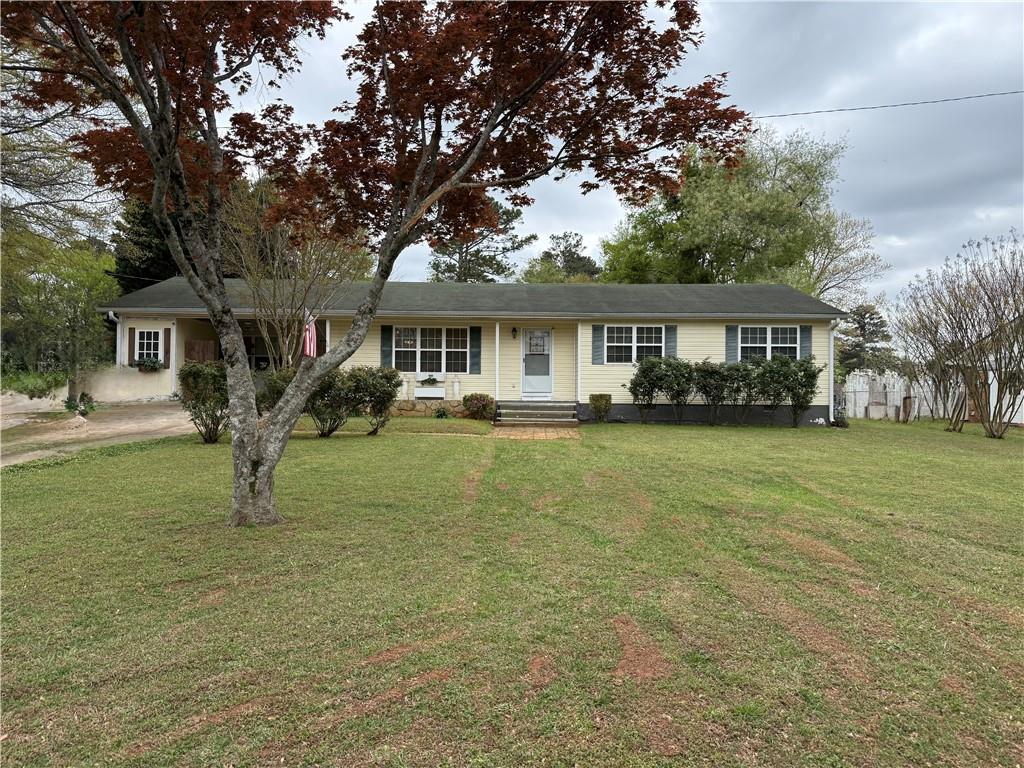 208 Donna Ln., Dallas, GA 30157