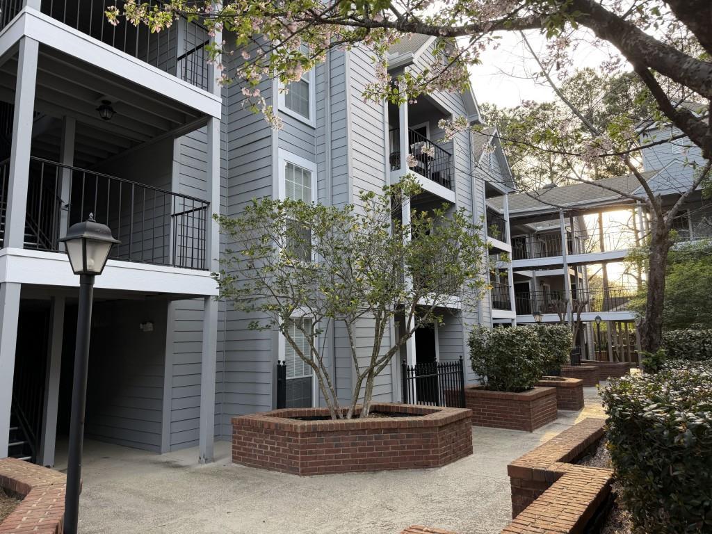 418 Granville Ct., Atlanta, GA 30328