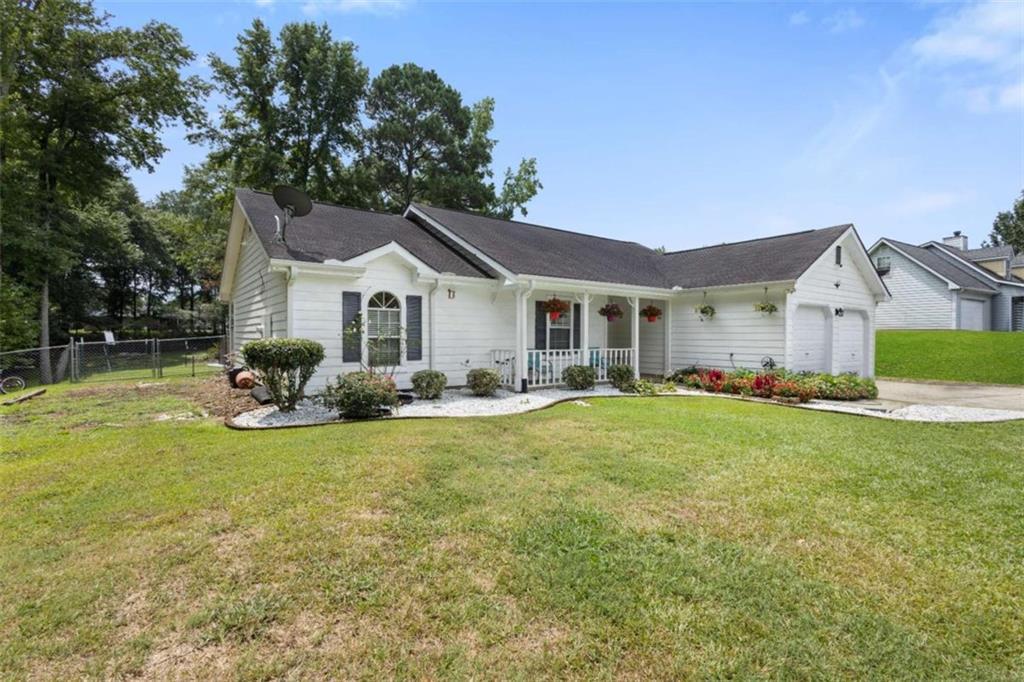 1729 Brandi Ln., Loganville, GA 30052
