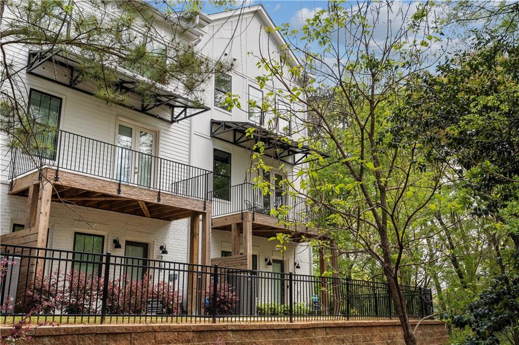 2004 Oak Ln., Atlanta, GA 30318