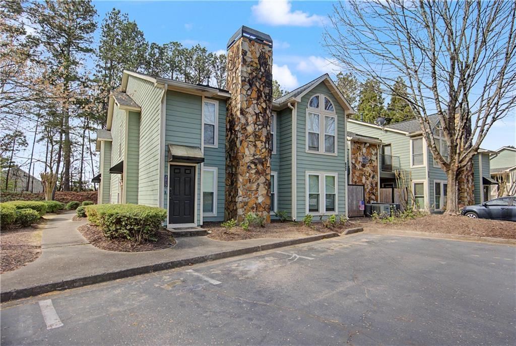 2011 Canyon Point Cir., Roswell, GA 30076