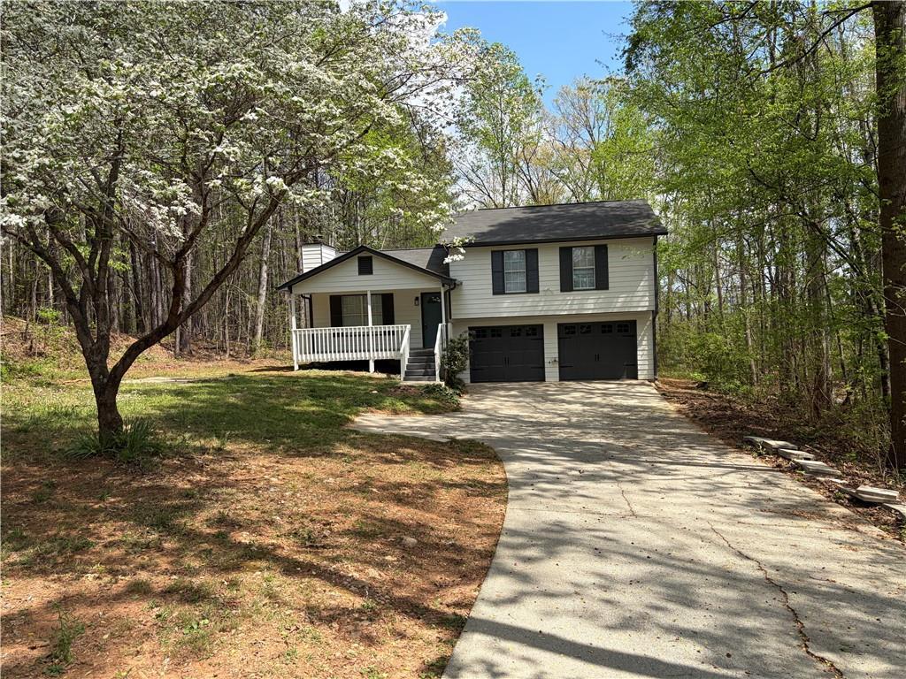 210 Burnt Hickory Dr., Dallas, GA 30132