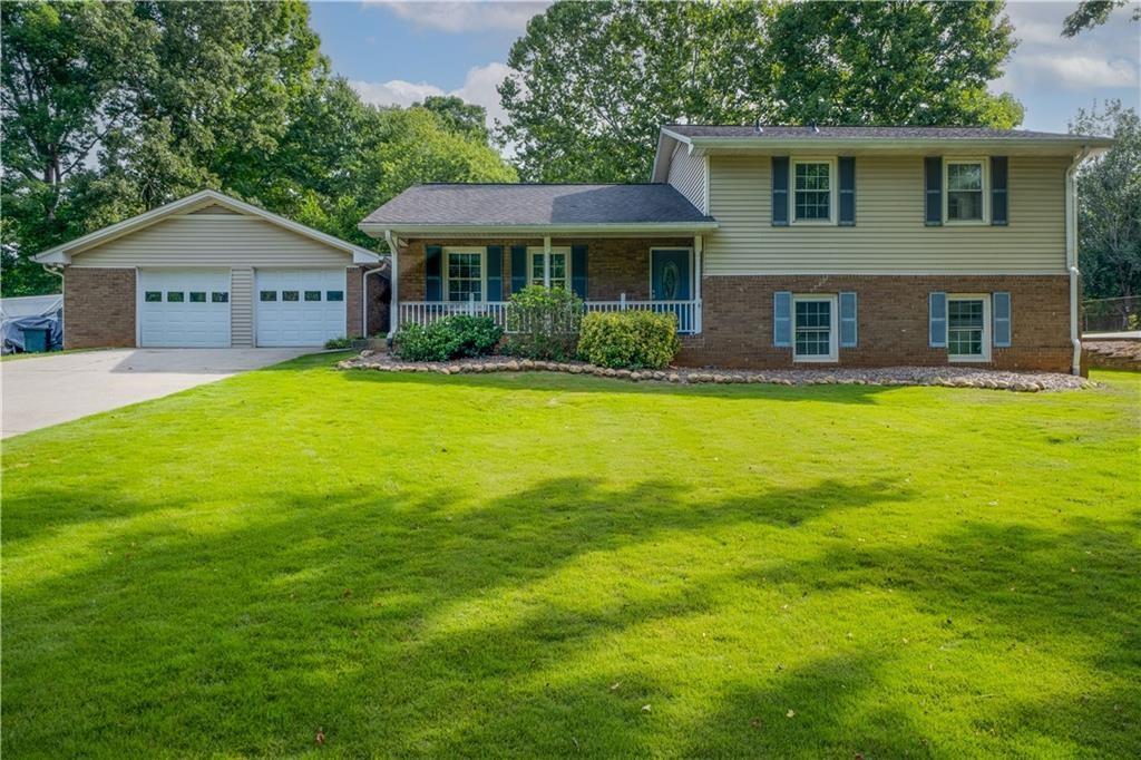 11165 Crosshaven Dr., Roswell, GA 30075