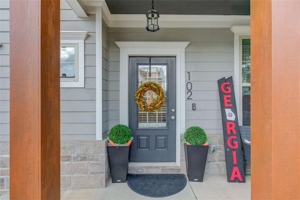 102 Morris Creek Dr., Hoschton, GA 30548