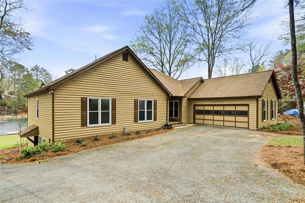 215 White Antelope St., Waleska, GA 30183