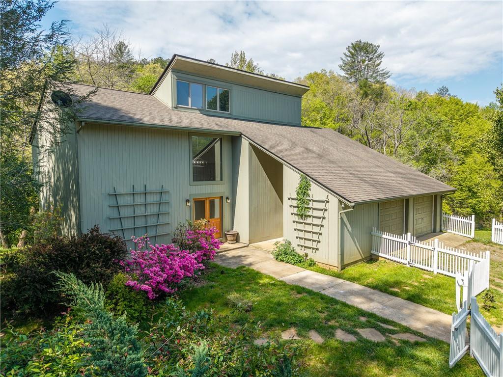 215 Murphy Ln., Mineral Bluff, GA 30559