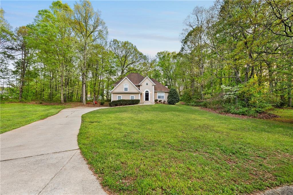 90 Montrose Ln., Sharpsburg, GA 30277