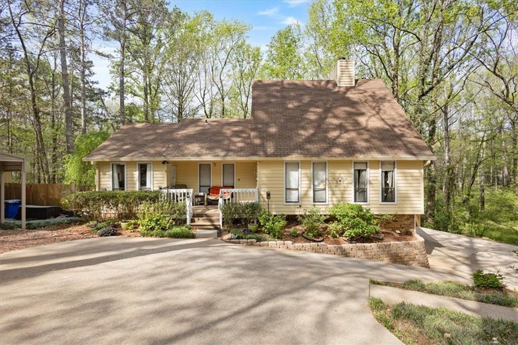 6950 Springwood Dr., Douglasville, GA 30135