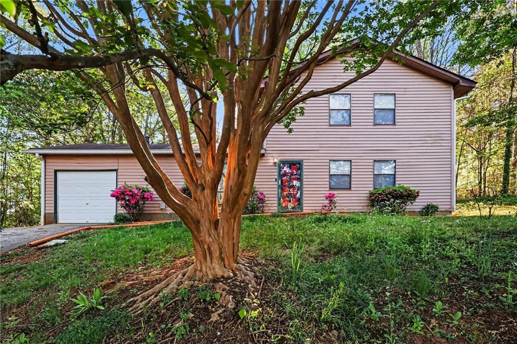 3808 Shane Ct., Ellenwood, GA 30294