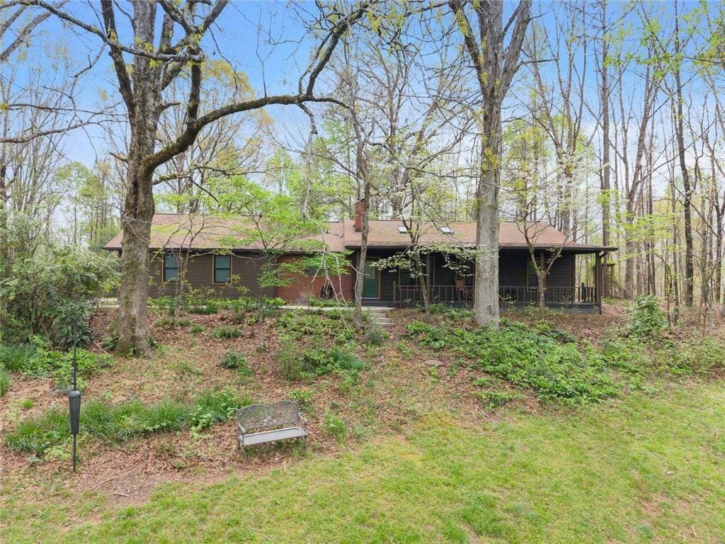 353 Riverwood Rd., Lula, GA 30554