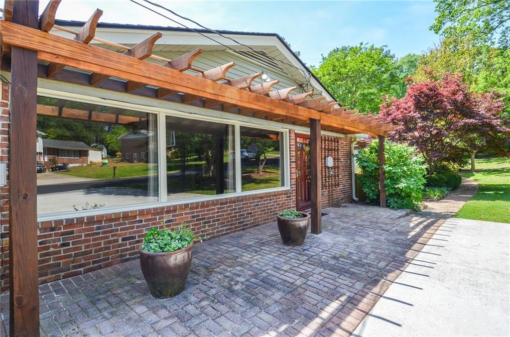 5586 Crestwood Dr., Stone Mountain, GA 30087