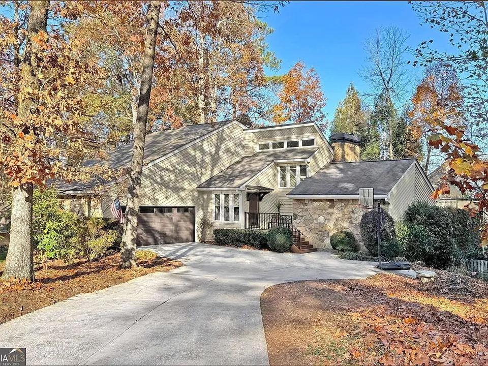 2990 Ascot Ln., Roswell, GA 30076