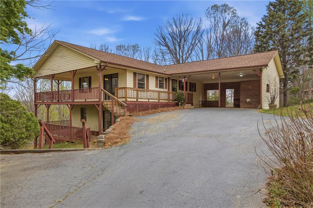 143 Copperhead Rd., Cornelia, GA 30531