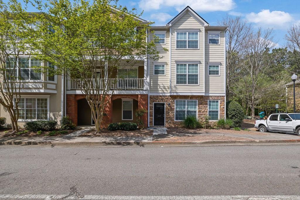 215 Riverstone Commons Cir., Canton, GA 30114
