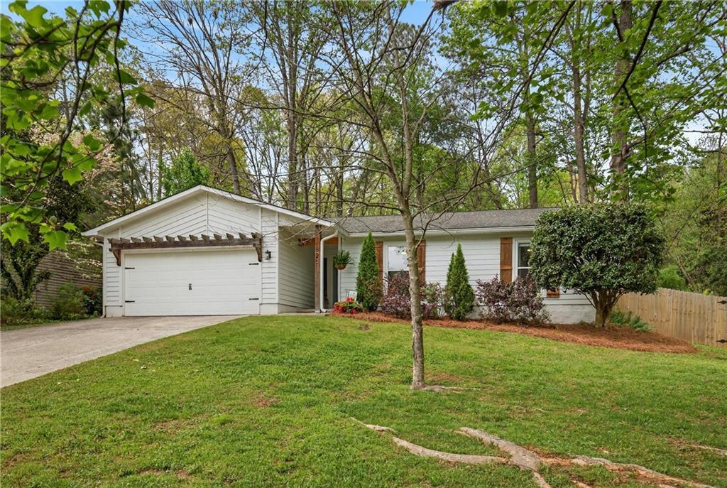 825 Lake Forest Cir., Roswell, GA 30076