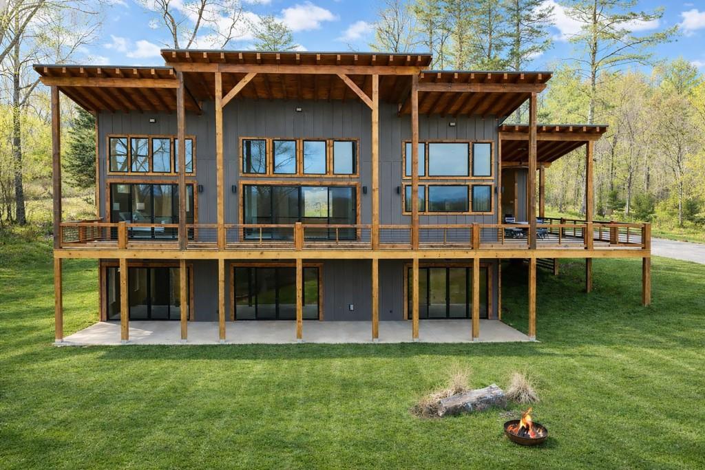 391 Sunrock Mountain Rd., Blue Ridge, GA 30513