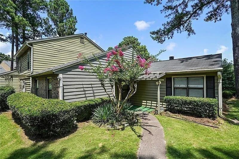 76 Sandalwood Cir., Lawrenceville, GA 30046