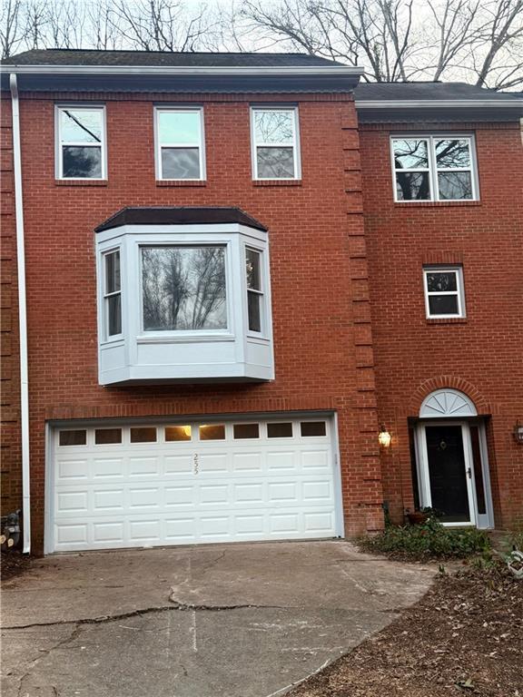 255 Dunwoody Creek Cir., Atlanta, GA 30350