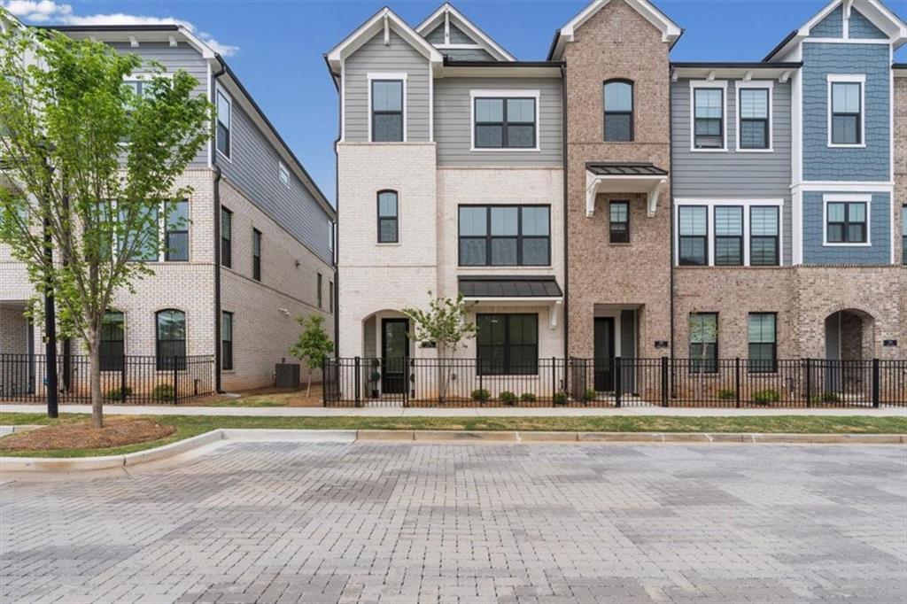 285 Walker Ave., Roswell, GA 30076