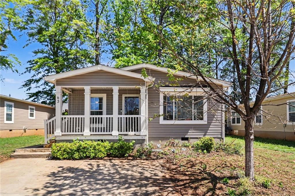 63 Willow Dr., Newnan, GA 30263