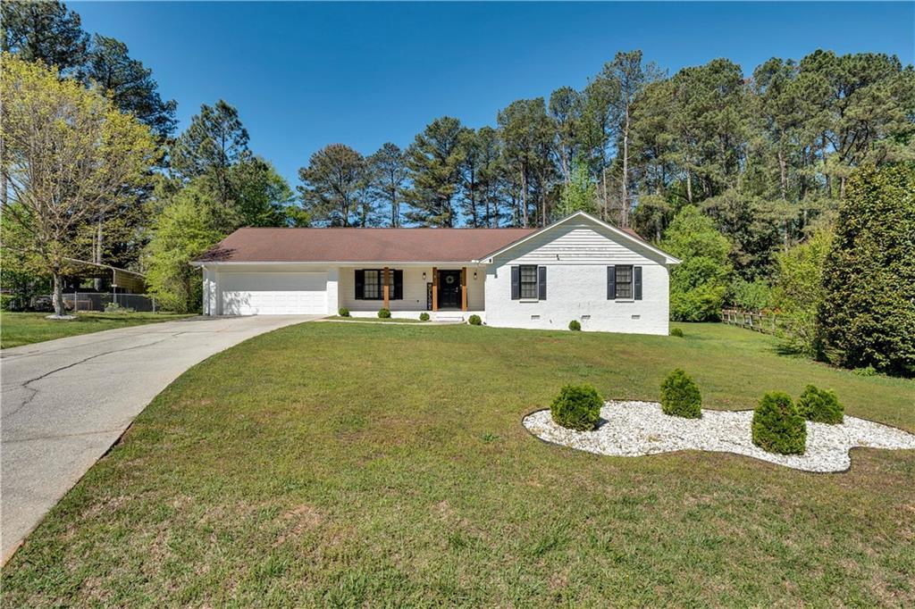 2203 Meadow Dr., Snellville, GA 30078