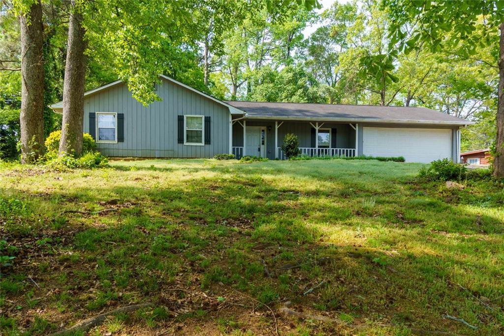 20 Lakeside Dr., Ellenwood, GA 30294