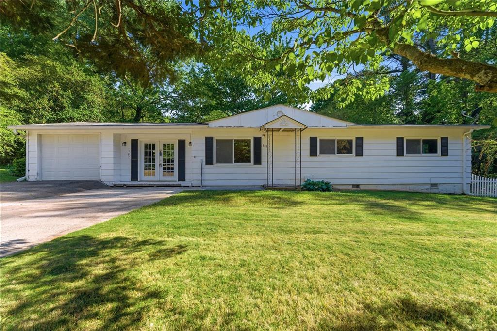 1303 Cottonwood Ct., Kennesaw, GA 30152