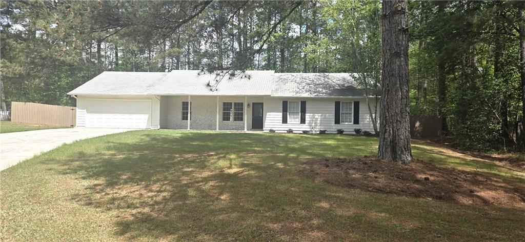 11013 Clearwater Dr., Hampton, GA 30228