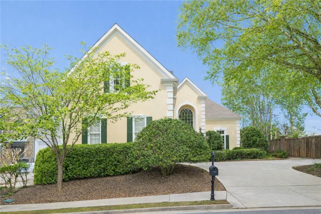 1058 Oakpointe Pl., Dunwoody, GA 30338