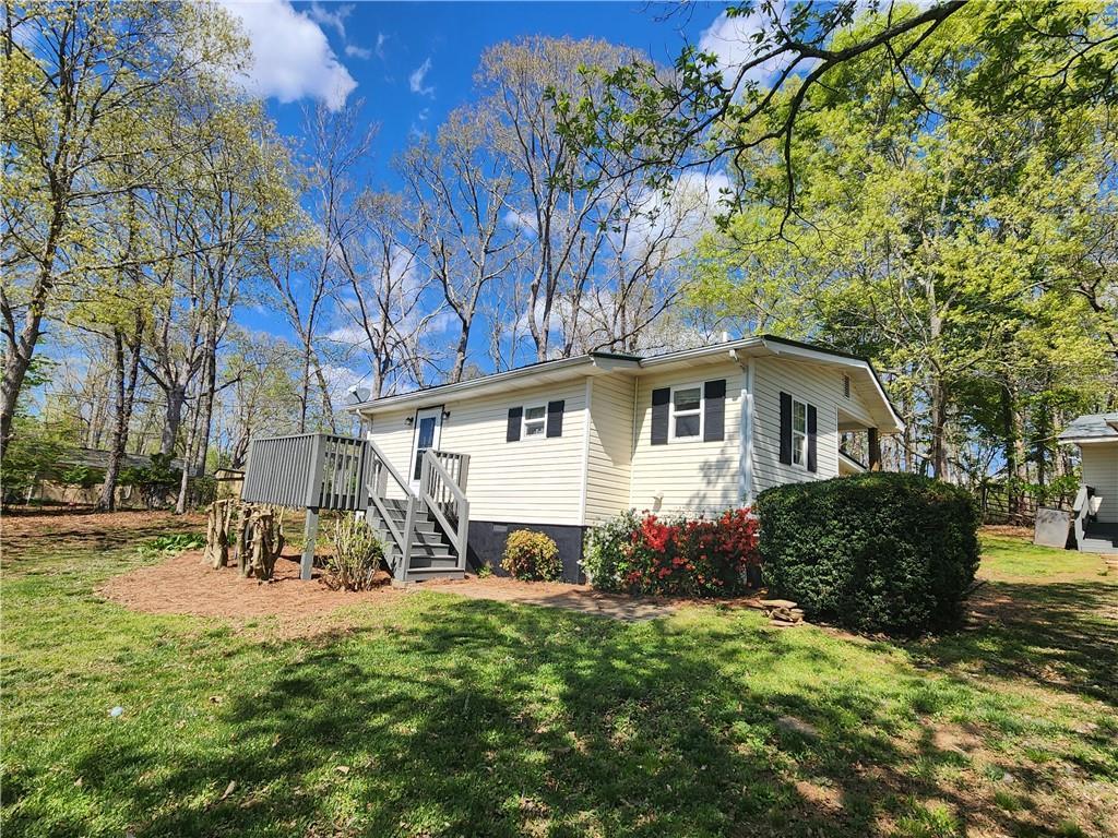 5525 Saddle Club Rd., Gainesville, GA 30506