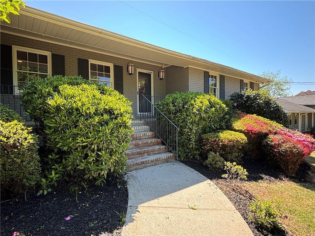 2471 Kingsland Dr., Atlanta, GA 30360