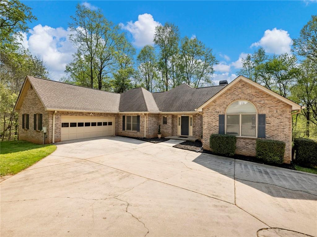 2982 Rivercrest Dr., Gainesville, GA 30507