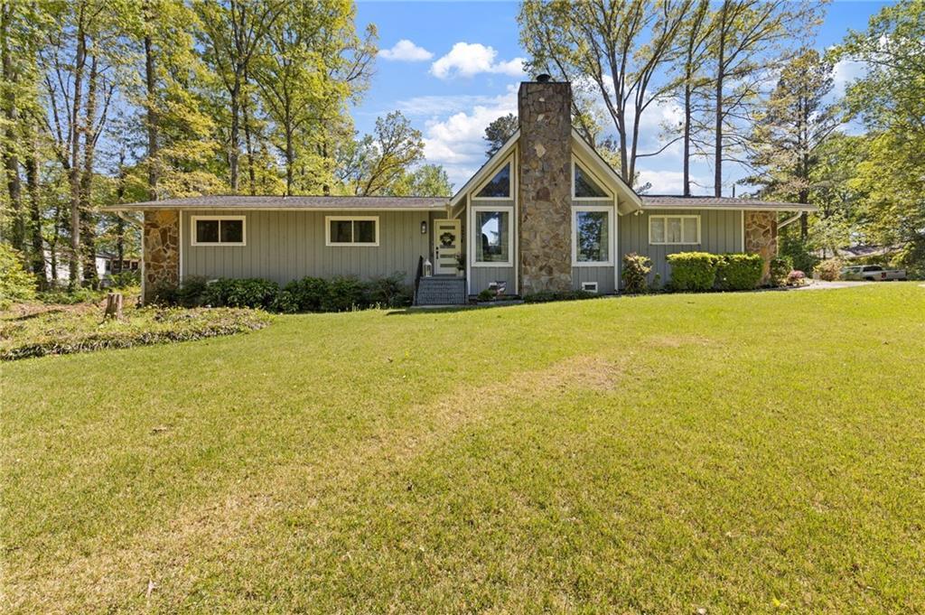 5097 Rock Glen Dr., Stone Mountain, GA 30088
