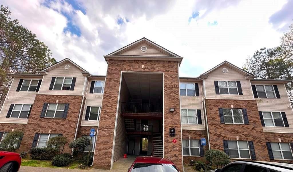 3229 Fairington Dr., Lithonia, GA 30038