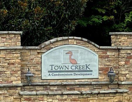 3412 Town Creek Cir., Greensboro, GA 30642