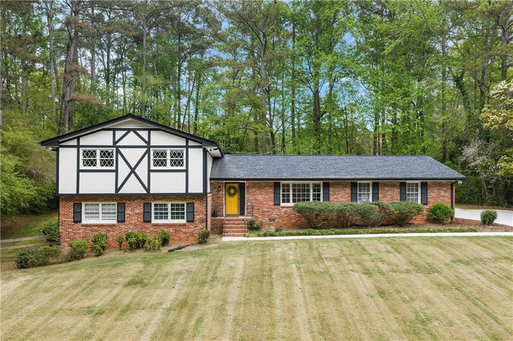 4924 Mountclaire Rd., Stone Mountain, GA 30087