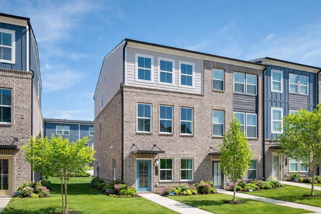 2676 Brookview Ln., Atlanta, GA 30318