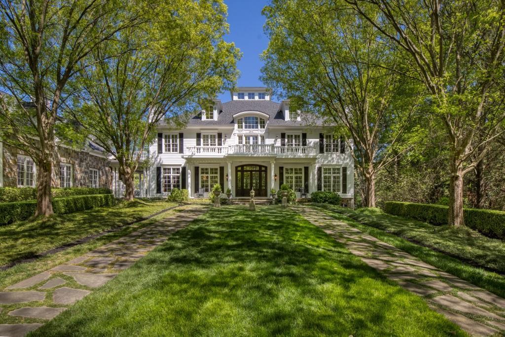 1095 Stonegate Ct., Roswell, GA 30075