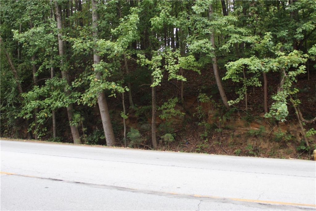 425 N Deshong Rd., Stone Mountain, GA 30087