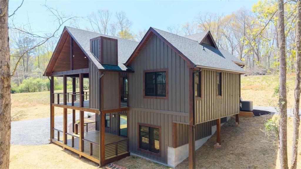 1038 Bluebird Rd., Mineral Bluff, GA 30559