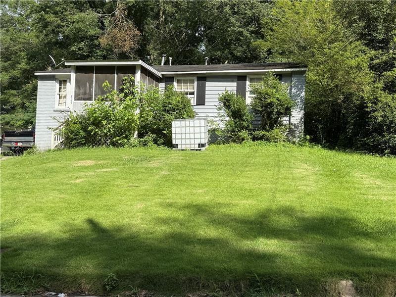825 Bolton Pl., Atlanta, GA 30331