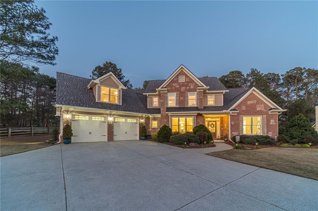 1409 Silver Thorne Ct., Loganville, GA 30052